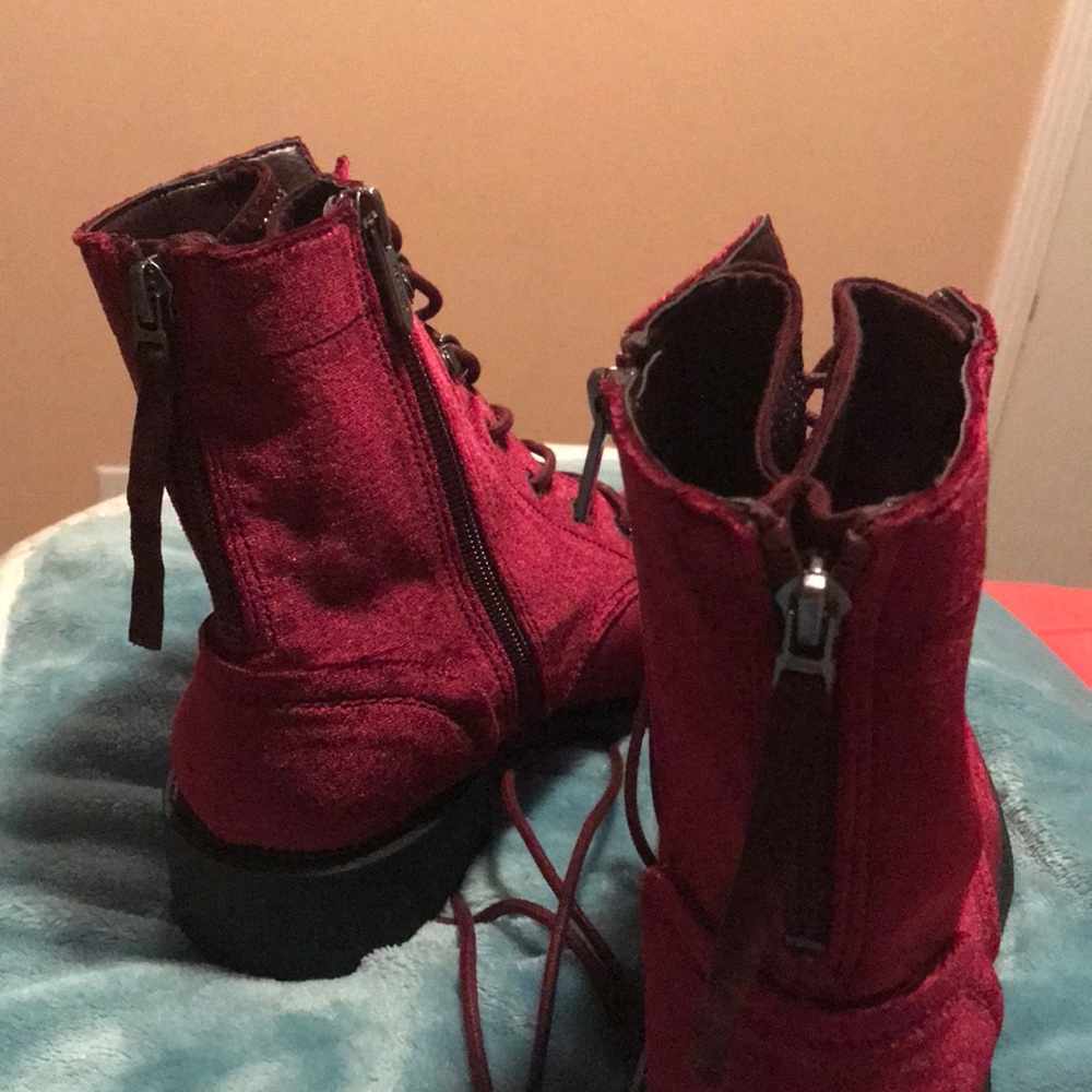 Shoes - Picture 5 of 7